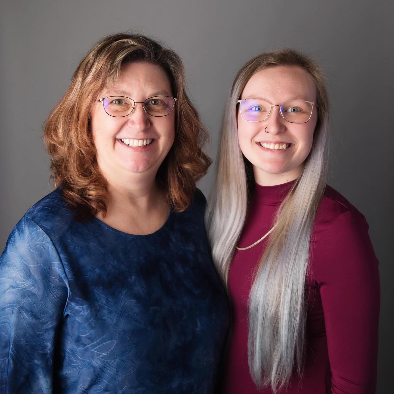 Lorna_and_Amberlee-circle-ec0903a801d0017ed49956dd85c51129-pja5dcsbohtq